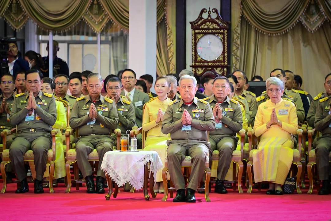 มูลนิธิร่วมกตัญญู-รับโล่โครงการสืบสานงานพ่อ-“ต่อยอดทุนเ