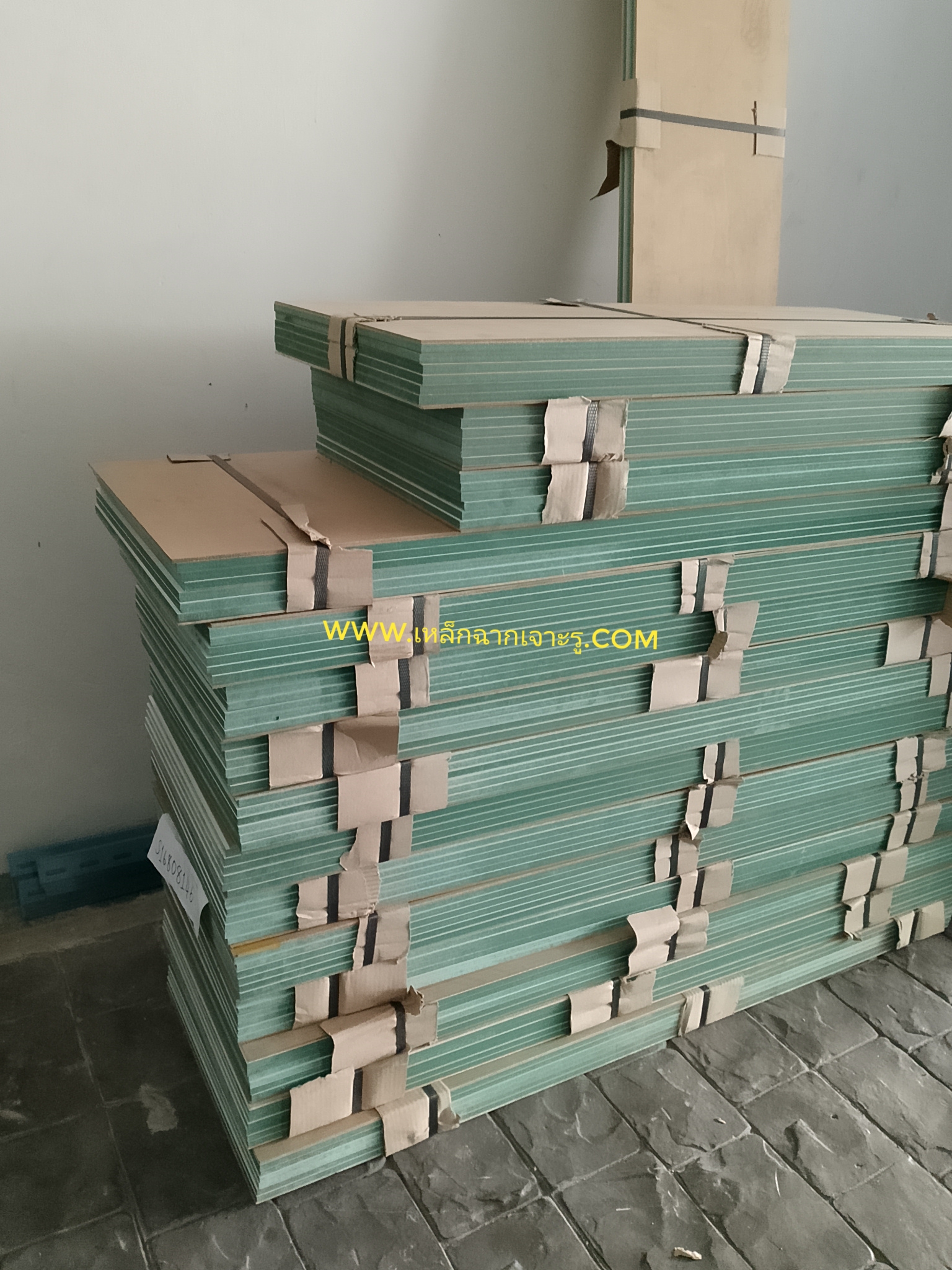 ไม้อัด HMR เคลือบเมลามีนสีขาว ทั้งสองด้าน