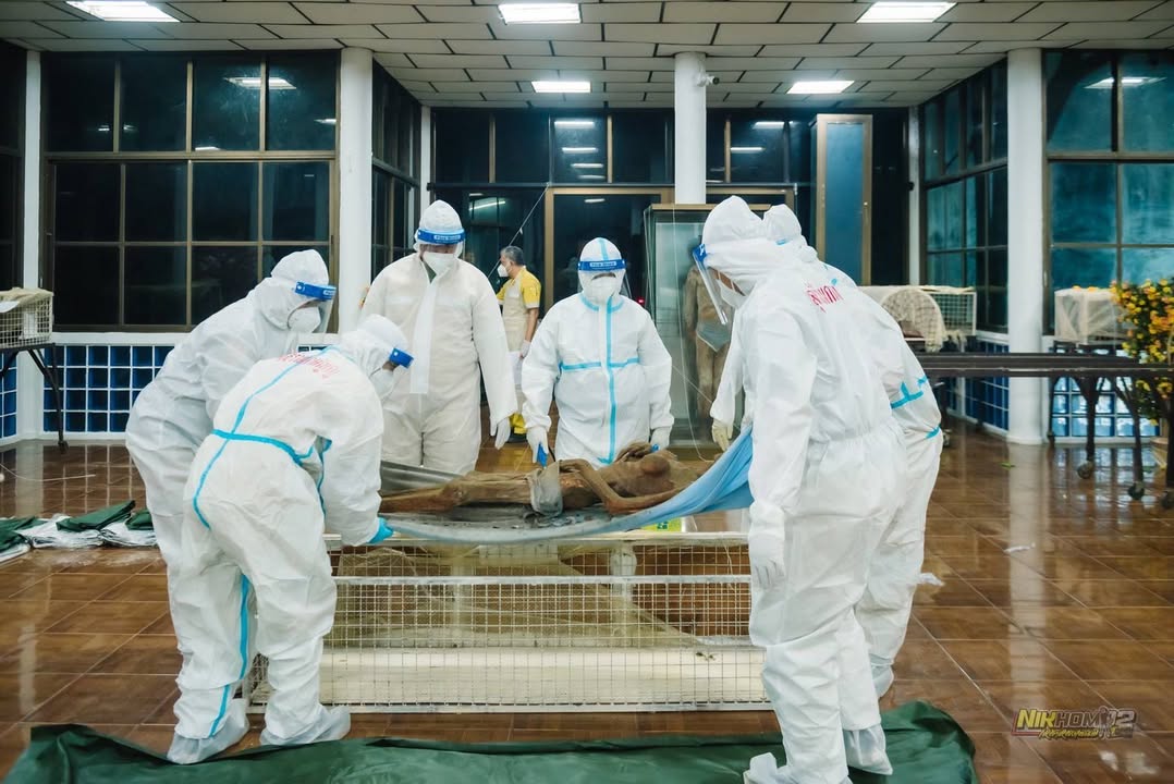 เจ้าหน้าที่-อาสาสมัครมูลนิธิร่วมกตัญญู-เคลื่อนย้ายศพอาจ