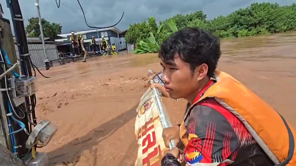 “ระทึก.!!-เรือกู้ภัยร่วมกตัญญู-ทีมพี่บิณฑ์-บรรฤทธิ์-ถูก