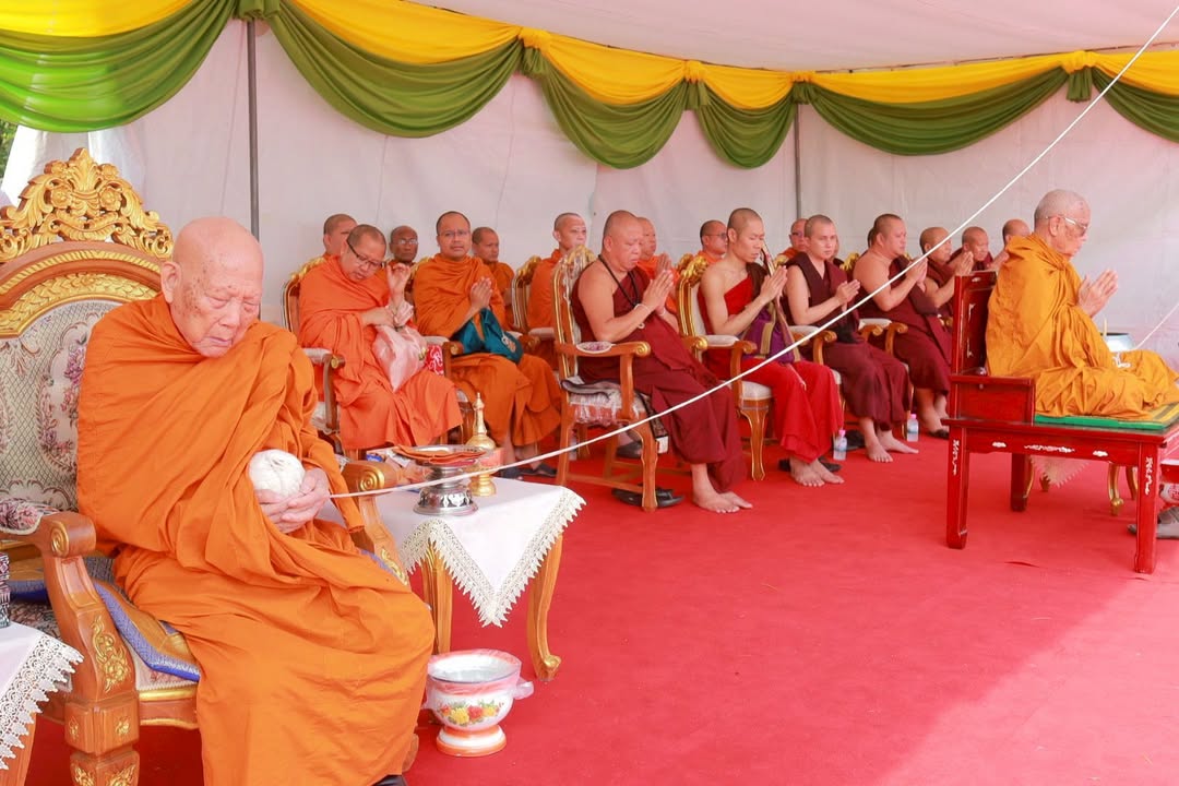 ดร.-รัตนา-สมสกุลรุ่งเรือง-ประธานมูลนิธิฯ-จัดพิธีวางศิ