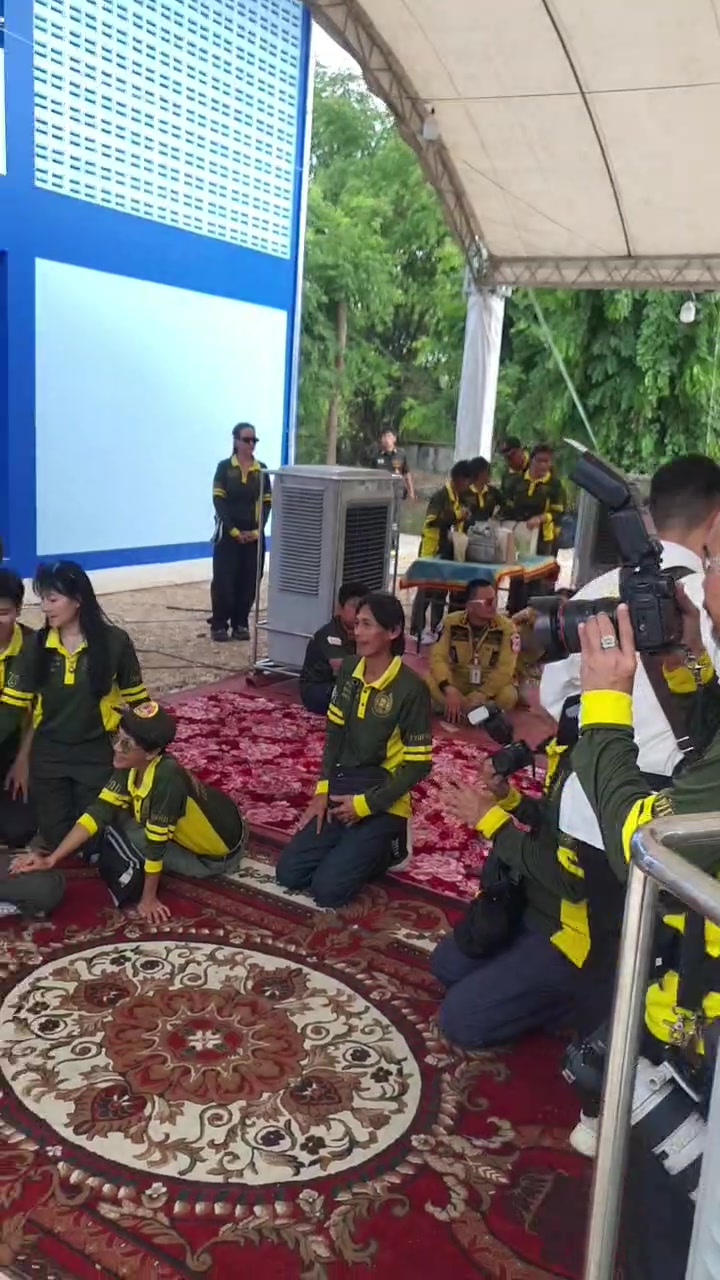 ช่วงบ่ายวันนี้-จะมีพิธีถวายผ้าจีวร-ถุงย่าม-ทุนการศึกษา-