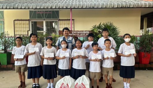 มูลนิธิร่วมกตัญญู-มอบทุนการศึกษาแก่เด็กนักเรียน-และ-มอบ