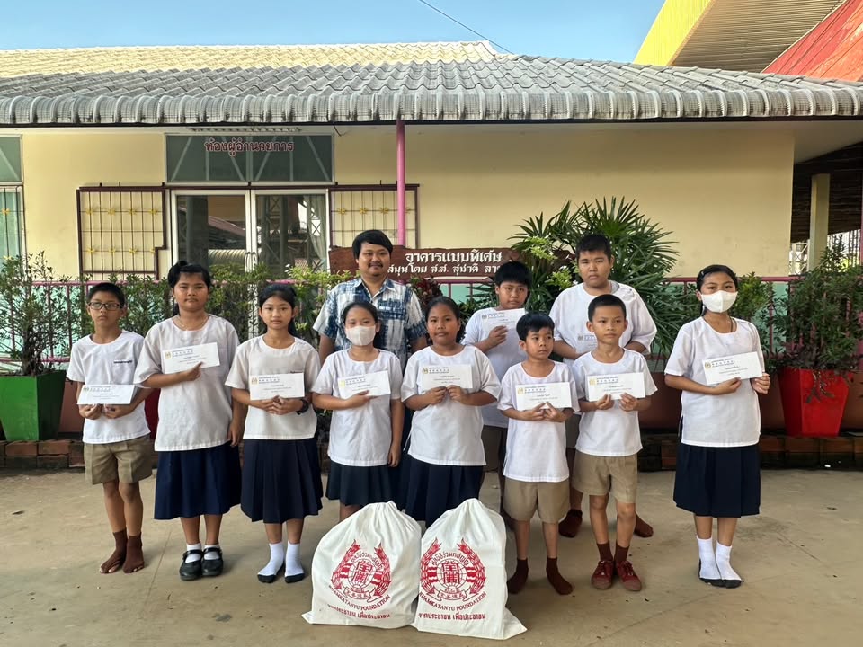 มูลนิธิร่วมกตัญญู-มอบทุนการศึกษาแก่เด็กนักเรียน-และ-มอบ