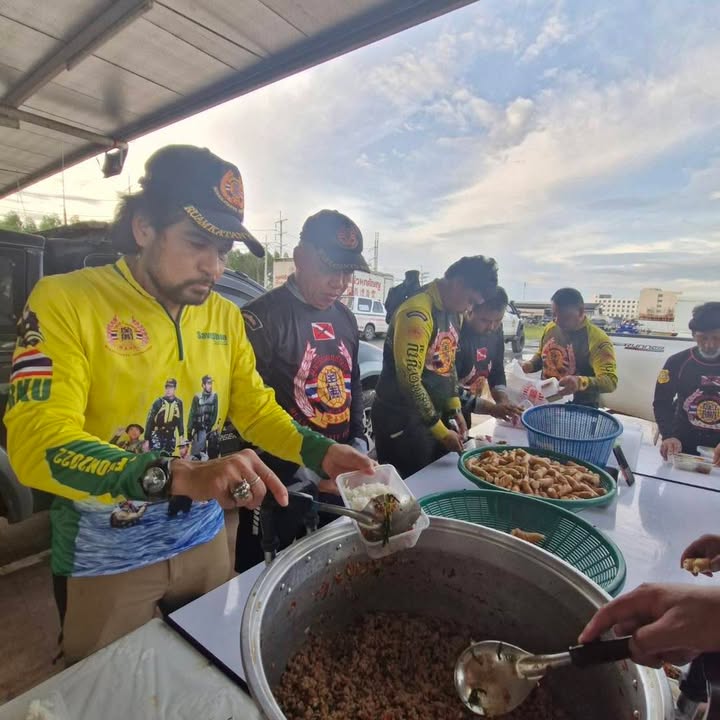 มูลนิธิร่วมกตัญญูถึงกบินทร์บุรีแล้ว!-เปิดครัวสนามเร่งปร